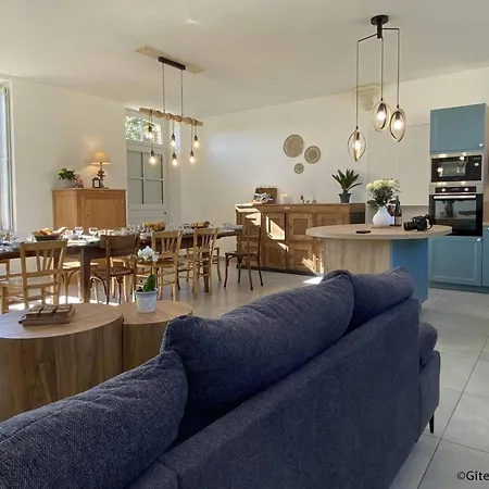 Casa de Férias Grand Lumineux Au Coeur Du Perche, Adapte Pmr - Fr-1-497-240 Val-au-Perche